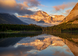 Stany Zjednoczone, Stan Montana, Park Narodowy Glacier, Jezioro Swiftcurrent Lake, Góry