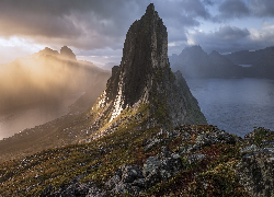 Góra, Segla, Skały, Chmury, Wyspa Senja, Norwegia