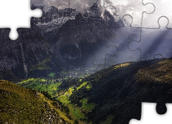Szwajcaria, Kanton Berno, Grindelwald Valley, Wioska Grindelwald, Góry, Alpy Berneńskie, Przebijające światło