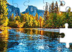 Park Narodowy Yosemite, Góry, Rzeka, Merced River, Drzewa, Las, Jesień, Promienie słońca, Kalifornia, Stany Zjednoczone
