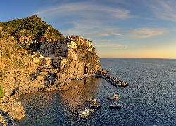 Wybrzeże, Cinque Terre, Morze Liguryjskie, Łódki, Skały, Domy, Manarola, Liguria, Włochy