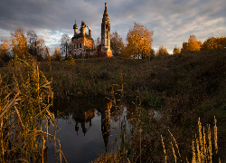 Jesień, Szuwary, Trawa, Wzgórze, Cerkiew, Pożółkłe, Drzewa, Chmury