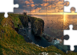 Szkocja, Morze, Skały, Zamek Sinclair, Zachód słońca, Chmury