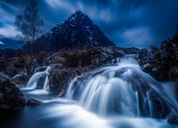 Góra, Buachaille Etive Mor, Rzeka, Coupall river, Skały, Drzewa, Chmury, Szkocja