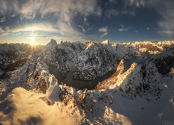 Ośnieżone, Góry Kantabryjskie, Masyw, Picos de Europa, Rzeka Esla, Wschód słońca, Hiszpania