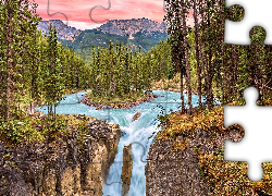 Wodospad Sunwapta Falls, Rzeka Sunwapta, Park Narodowy Jasper, Skały, Góry, Drzewa, Prowincja Alberta, Kanada