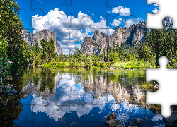 Stany Zjednoczone, Stan Kalifornia, Park Narodowy Yosemite, Rzeka Merced, Odbicie, Drzewa, Góry Sierra Nevada, Chmury