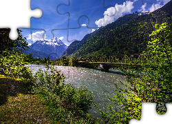 Rzeka Reuss, Szwajcaria, Most, Góry, Drzewa, Chmury