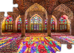 Różowy Meczet, Moschea di Nasir ol Molk, Wnętrze, Miasto Sziraz, Iran, Sala modlitewna, Okna, Witraże, Dywany