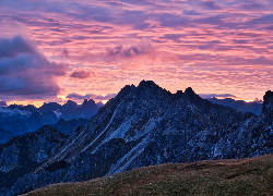 Góry, Chmury, Zachód słońca, Niebo