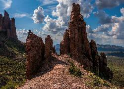 Skały, Niebo, Chmury, Góry, Superstition Mountains, Arizona, Stany Zjednoczone