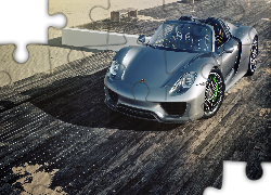 Srebrne, Porsche 918 Spyder, Podest