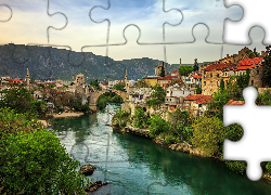 Stary Most, Rzeka Neretwa, Domy, Drzewa, Góry, Chmury, Mostar, Bośnia i Hercegowina