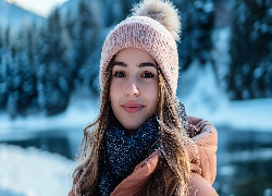 Długowłosa, Kobieta, Makijaż, Czapka, Kurtka, Szal