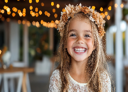 Uśmiechnięta, Dziewczynka, Blondynka, Wianek, Kwiaty, Światełka