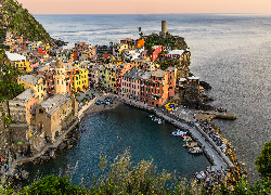 Domy, Vernazza, Region Cinque Terre, Morze Liguryjskie, Włochy
