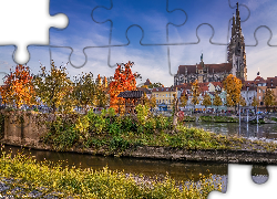 Kościół, Katedra w Regensburgu, Drzewa, Domy, Rzeka Regen, Regensburg, Ratyzbona, Bawaria, Niemcy