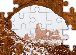 Kanion, Skały, Łuk skalny, Formacja skalna, Turret Arch, Śnieg, Park Narodowy Arches, Utah, Stany Zjednoczone