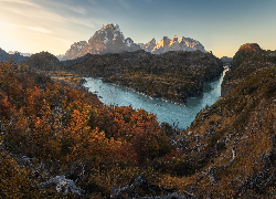 Chile, Patagonia, Park Narodowy Torres del Paine, Góry, Rzeka, Jesień, Drzewa