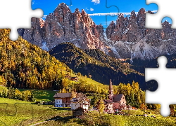 Włochy, Dolina Val di Funes, Wieś Santa Maddalena, Dolomity, Góry, Lasy, Drzewa, Domy, Kościół
