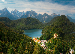 Góry, Alpy, Jezioro, Jezioro Alpsee, Zamek Hohenschwangau, Domy, Gmina Schwangau, Bawaria, Niemcy