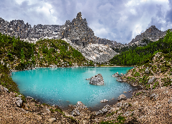 Włochy, Prowincja Belluno, Góry, Dolomity, Masyw Sorapiss, Jezioro Sorapis, Kamienie