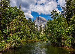 Góry, Szczyt Half Dome, Rzeka, Merced River, Drzewa, Park Narodowy Yosemite, Kalifornia, Stany Zjednoczone