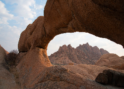 Góry, Skały, Łuk skalny