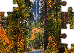 Jesień, Las, Drzewa, Droga, Wodospad, Bridalveil Fall, Park Narodowy Yosemite, Kalifornia, Stany Zjednoczone