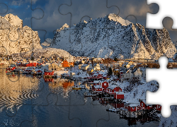 Norwegia, Lofoty, Wyspa Moskenesoya, Wioska Reine, Domy, Góry, Chmury, Zima