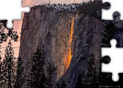 Wodospad, Horsetail Fall, Yosemite Firefall, Skalista, Góra, Drzewa, Park Narodowy Yosemite, Kalifornia, Stany Zjednoczone