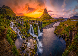 Islandia, Półwysep Snaefellsnes, Góra, Kirkjufell, Wodospady, Rzeka. Zachód słońca