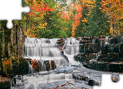 Wodospad, Quartzite Falls, Jesień, Drzewa, Rzeka, Slate River, Kamienie, Liście, Hrabstwo Baraga, Michigan, Stany Zjednoczone