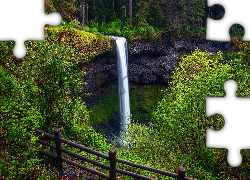 Wodospad, South Falls, Skały, Drzewa, Ogrodzenie, Park stanowy Silver Falls, Stan Oregon, Stany Zjednoczone