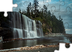 Wodospad, Tsusiat Falls, Rzeka, Skały, Drzewa, Kolumbia Brytyjska, Kanada