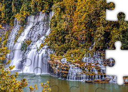 Wodospad Twin Falls, Park stanowy Rock Island State Park, Stan Tennessee, Stany Zjednoczone, Drzewa, Krzewy, Skały