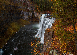 Jesień, Wodospad, Upper Mesa Falls, Las, Drzewa, Skały, Rzeka, Idaho, Stany Zjednoczone