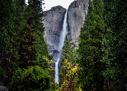 Góry, Drzewa, Skały, Wodospad, Upper Yosemite Falls, Park Narodowy Yosemite, Kalifornia, Stany Zjednoczone