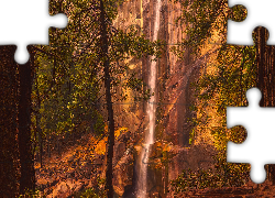 Skała, Wodospad, Vernal Fall, Drzewa, Sosny, Park Narodowy Yosemite, Kalifornia, Stany Zjednoczone