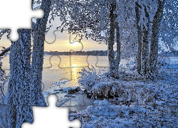 Finlandia, Region Etelä-Savo, Miasto Savonlinna, Jezioro, Zima, Ośnieżone, Drzewa, Wschód słońca