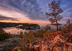 Rosja, Karelia, Jezioro, Ładoga, Jesień, Drzewa, Skały, Roślinność