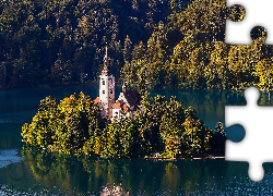 Słowenia, Jezioro Bled, Wyspa Blejski Otok, Kościół Zwiastowania Marii Panny, Jesień, Las, Drzewa