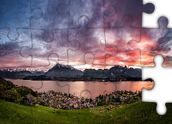 Jezioro Thunersee, Góry, Alpy Berneńskie, Zachód słońca, Niebo, Chmury, Szwajcaria
