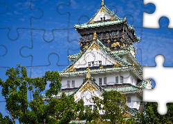Zamek Osaka, Osaka-jo, Brokatowy zamek, Wieża główna, Tenshu, Drzewa, Błękitne, Niebo, Osaka, Japonia
