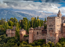 Góry, Niebo, Drzewa, Pałac Alhambra, Granada, Hiszpania