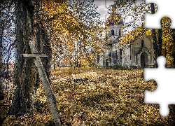 Cerkiew, Jesień, Drzewa
