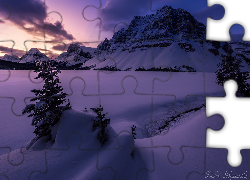 Zima, Góry, Góra Crowfoot Mountain, Zaśnieżone, Jezioro, Bow Lake, Drzewa, Park Narodowy Banff, Alberta, Kanada