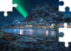 Domy, Góry, Noc, Gwiazdy, Zorza polarna, Harstad, Norwegia