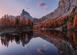 Jesień, Góry, Jezioro, Lago Federa, Żółte, Drzewa, Modrzew, Włochy